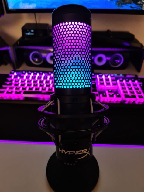 Microphone Gaming, Hyperx Quadcast, Podcast Room, Gaming Mic, Uni Essentials, Gaming Bedroom, Computer Parts And Components, Gaming Microphone, Microphone Stands