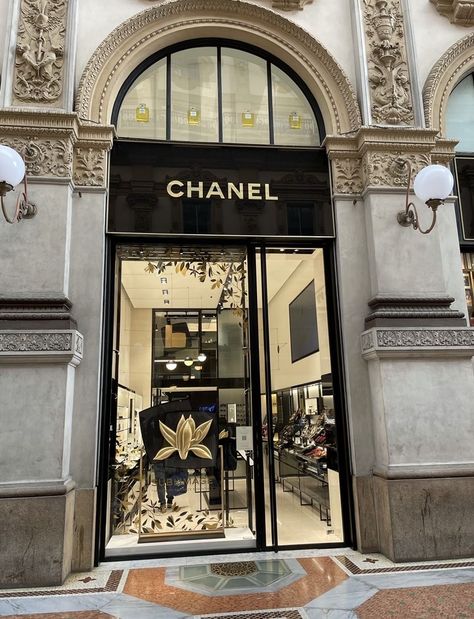 Chanel Shop Aesthetic, Aesthetic Pictures Chanel, Shopping Astetic, Shopping Aesthetics, Milan Store, Boutique Aesthetic, Chanel Shop, Chanel Wallpaper, Chanel Wallpapers