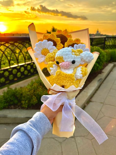 My first creation I ever sold ☀️🌞 This girl started my small business <3 #crochet #sunflower #aesthetic #yellow #smallbusiness #flowerbouquet #foreverflower Crochet Bouquets, Diy Fall Ideas, Crochet Flowers Easy, Flower Bouquet Diy, Crochet Bouquet, Crochet Cow, Crochet Wedding, Valentines Crochet, Crochet Plant