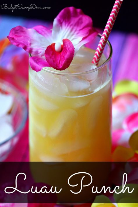 Luau Punch, Luau Drinks, Malibu Drinks, Luau Food, Pineapple Vodka, Punch Drinks, Punch Recipe, Luau Theme, Party Punch