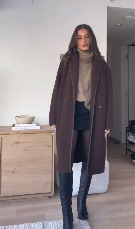 Wool Skirt Outfit Winter, Mini Skirt And Sweater Outfit, Mini Black Skirt Outfit, Black Mini Skirt Outfit Winter, Wool Sweater Outfit, Mini Skirt Winter Outfit, Fashion Fall 2023, Skirt Boots Outfit, Black Skirt Outfit Winter