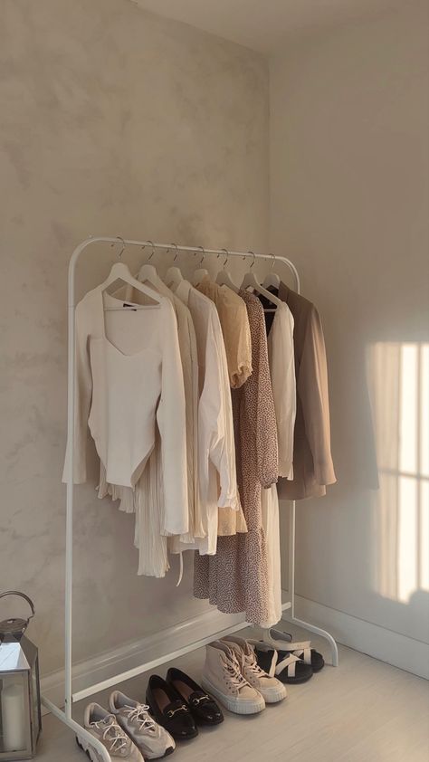 Bedroom Clothing Rack, Minimalist Closet Organization, Minimal Closet, Clothing Rack Bedroom, Summer Vibes Aesthetic, Neutral Wardrobe, Wardrobe Stand, Closet Rack, White Closet