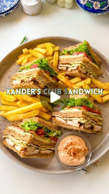 Chicken Club Sandwich, Club Sandwich Chicken, Club Sandwich Recipes, Chicken Club, Fried Tomatoes, Club Sandwich, Chilli Sauce, Sandwich Bread, Home Chef