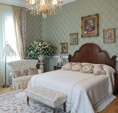 Romantic Victorian Bedroom, Victorian Bedroom Decor, Bedroom Wall Colour Combination, Victorian Style Bedroom, Modern Victorian Bedroom, Victorian Bedrooms, Glamourous Bedroom, Romantic Bedroom Decor, Victorian Home Decor