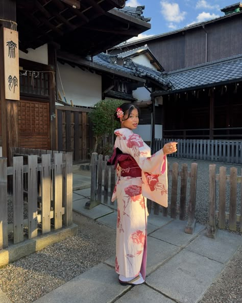 what a life 🤍 #kyoto #japan #kimono #travel #trending #tokyofashion #exploretravel #explorejapan East Asian Style, Japan Story Instagram, Cultural Photoshoot, Japan Summer Outfits, Kimono Outfit Ideas, Kimono Kyoto, Japan Summer Outfit, Tokyo Tea, Kimono Aesthetic