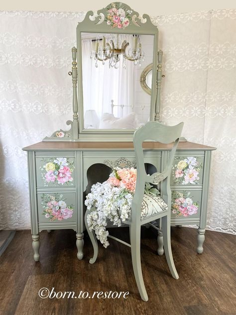 This stunning vanity set was painted in a lovely soft green, is delicate and feminine.  It was cleaned, sanded, primed, painted and sealed.  There are four very well constructed dovetail drawers.   The chair was professionally reupholstered matching the vanity.   The mirror is in good shape with the characteristic of an antique mirror with very small signs just to give the mirror the true vintage charm while no detracting from you everyday use but add to its character. This is truly a one-of-kin Small Vanity Makeover, Green Vanity Bedroom, Vintage Vanity Desk, Vanity Refurbished Diy, Unique Vanity Ideas, Light Green Vanity, Peony Bedroom, Western Vanity, Vintage Vanity Aesthetic