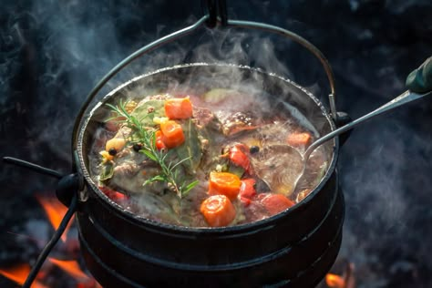 A guide to cooking a campfire stew, including what kit you'll need, ingredients and a basic recipe. There are few better ways to end a hike! Campfire Stew, Cooking Stew Beef, Ground Beef And Potatoes, How To Cook Beef, Campfire Food, Fire Cooking, Campfire Cooking, Beef Stew Recipe, Stew Recipe