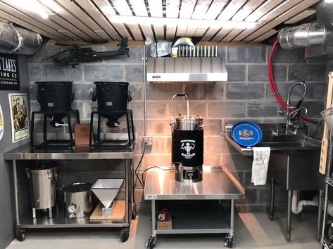 Home Brewing Setup, Garage Brewery, Basement Brewery, Brew Room, Brewery Interior, Beer Brewing Process, Beer Room, Homebrew Setup, Brewery Design