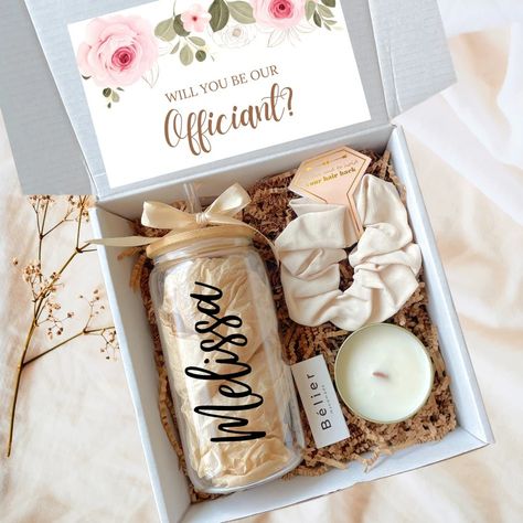 BelierHandmade - Etsy Made Of Honor Proposal, Officiant Gift, Wedding Officiant Gift, Maid Of Honor Proposal, Idee Cricut, Asking Bridesmaids, Bridesmaid Box, Proposal Box, Bridesmaid Proposal Box