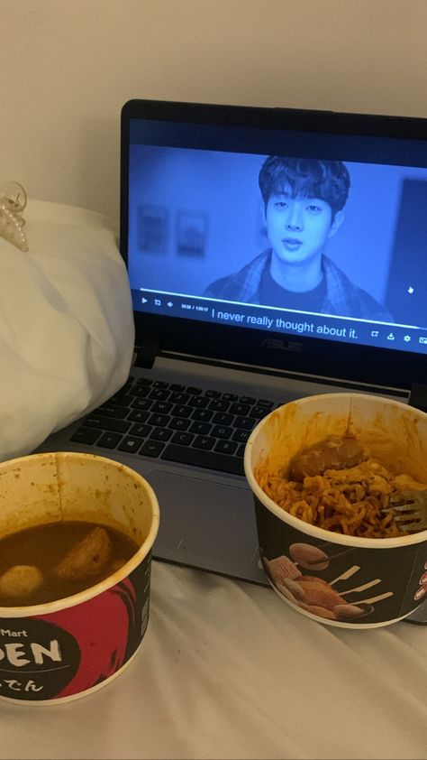 Asian Food Party, Aesthetic Noodles, Write On Pictures, Yummy Asian Food, Jaehyun Bnd, Ramen Food, Japan Snacks, Authentic Asian Recipes, Noodles Ramen