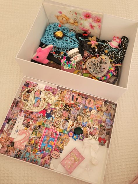 Aesthetic Care Package, 2000s Crafts, Memory Box Aesthetic, Memories Box Diy, Box Aesthetic, Box Project, Memories Box, Scrapbook Book, Planner Scrapbook