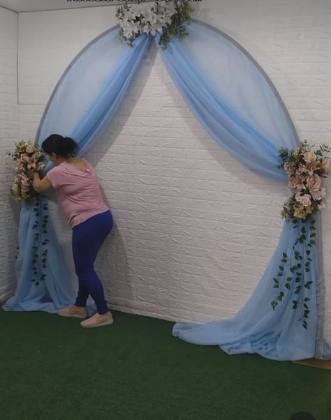 Country Wedding Arch Ideas, Simple Arch Decoration Wedding, Quinceanera Church Decorations, Country Wedding Arch, Wedding Arch Ideas Diy, Country Wedding Arches, Wedding Draping Backdrop, Colorful Wedding Decorations, Hanging Flowers Wedding