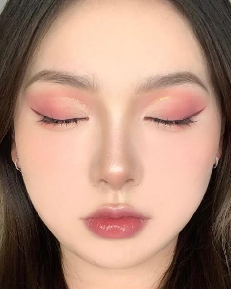 Pink Eye Makeup, Soft Makeup Looks, Doll Eye Makeup, Korean Eye Makeup, Makeup Accesories, Ulzzang Makeup, Face Makeup Tutorial, Ethereal Makeup, Color Eyeshadow