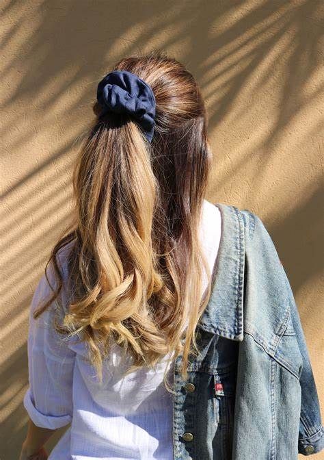 Get Your Groove Back with ’90s Inspired Hairdos That Are Making 2023 Comeback Scrunchie Half Up, Ponytail Hairstyles With Scrunchie, Scranchi Hairstyles, Scranchi On Hair, Hairstyles Using Scrunchies, Scrunchie Hair Styles, Half Up Half Down Scrunchie, Hair With Scrunchie, Scrunch Hairstyles