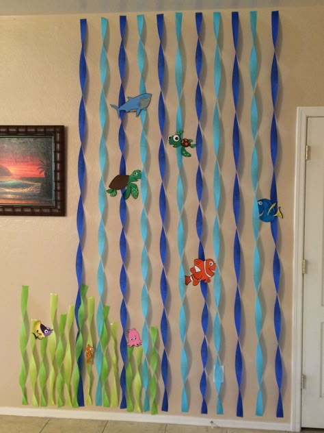 Finding Nemo Office Decor, Finding Nemo Halloween Decorations, Diy Finding Nemo Party Decorations, Diy Nemo Decorations, Finding Nemo Classroom Decorations, Finding Nemo Classroom Ideas, Diy Finding Nemo Decorations, Finding Nemo Birthday Party Ideas Diy, Finding Nemo Door Decorations