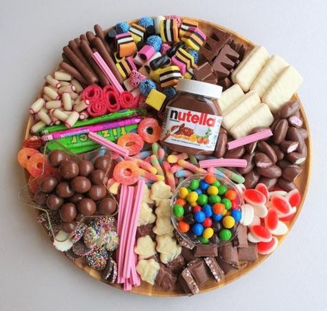 Dessert Boxes Gift Sweets, Sweets Platter Ideas, Lollie Platter, Lolly Platter, Dessert Platter Ideas, Sweets Platter, Graze Tables, Chocolate Platter, Sweet Charcuterie