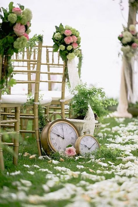 Fun & Magical: 30 ways for a Alice in Wonderland themed wedding - Her World Singapore Wonderland Wedding Theme, Crazy Wedding, Aisle Runner Wedding, Alice In Wonderland Wedding, Alice In Wonderland Theme, Wedding Aisle Decorations, Garden Party Wedding, Ideas For Wedding, Aisle Decor