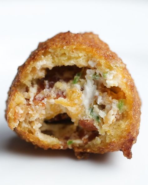 Bacon Cheddar Jalapeño-Stuffed Hush Puppies Recipe by Tasty Hush Puppies Recipe, Low Carb Vegetarian Recipes, Persian Kittens, Bacon Cheddar, Ultimate Comfort Food, Fried Food, Beignets, Hush Puppies, Yummy Appetizers