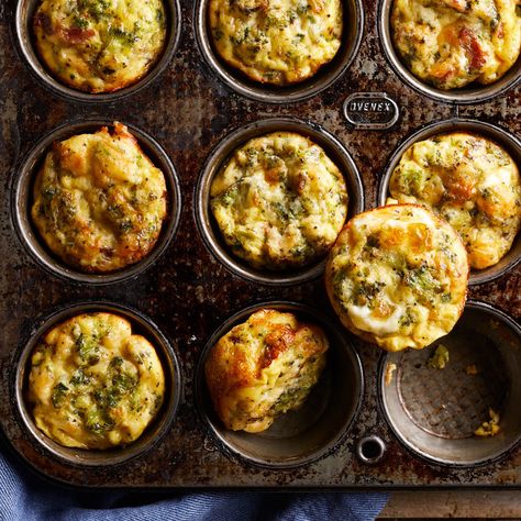 Easy Loaded Baked Omelet Muffins Mediterranean Breakfasts, Dash Breakfast, Meditation Diet, Eating Mediterranean, Greek Night, Mediterranean Lunch, Mini Omelets, Baked Omelet, Omelet Muffins