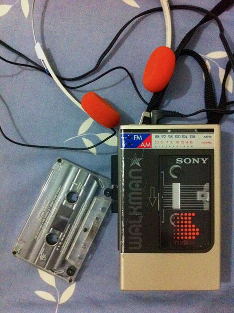 Sony Walkman WM-F8 from 1984 Eleanor And Park, Sony Walkman, Retro Gadgets, 80s Vibes, 80s Aesthetic, Kids Growing Up, Cassette Player, Music Players, Retro Music