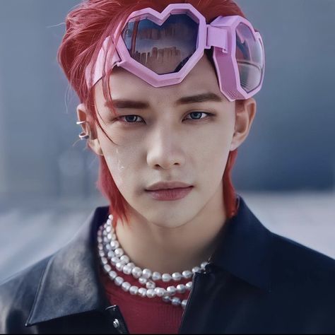 #straykids #skz #hyunjin #hwanghyunjin Hyunjin Case 143 Glasses, Y2k Makeup, Shades Of Violet, Heart Glasses, Celebrity Style Red Carpet, Bleach Blonde, Eclectic Fashion, Long Blonde Hair, Famous Celebrities