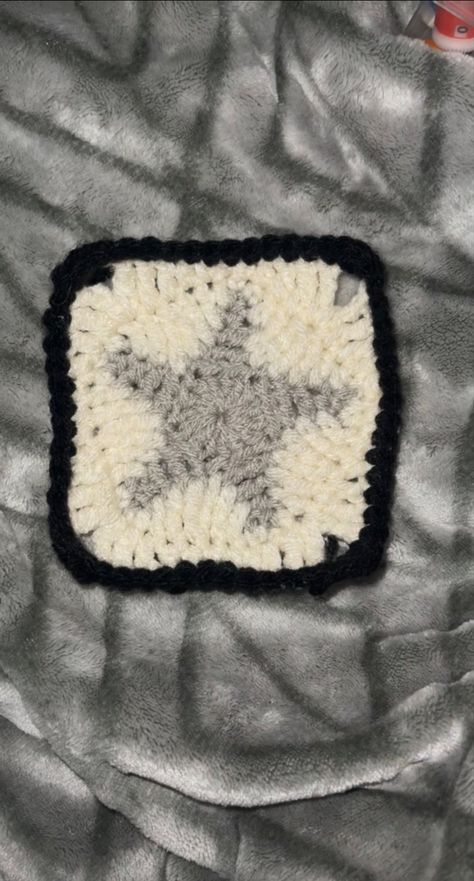 crochet star aesthetic cute Star Granny Square, Crochet Star, Computer Sleeve, Crochet Stars, Crochet Inspo, Crochet Stuff, Granny Squares, Star Shirt, Crochet Ideas