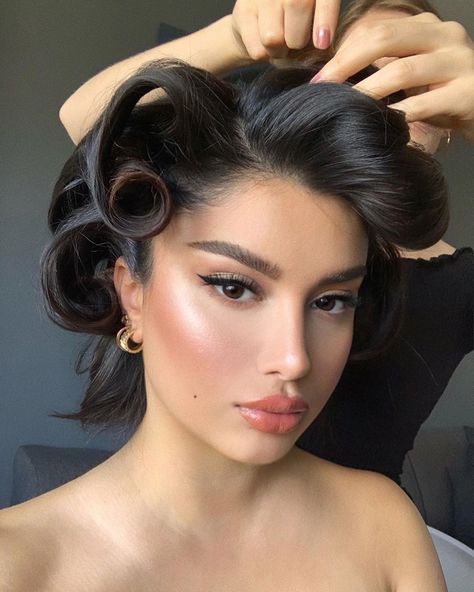 KHELAN HAJO on Instagram: “It‘s a wrap Hair/Makeup: @jennifergalle” Khelan Mh, Big Hair Rollers, Gold Hair Clips, Bridal Makeup Natural, Haircut And Color, Hair Rollers, Pretty Makeup, A J, Big Hair