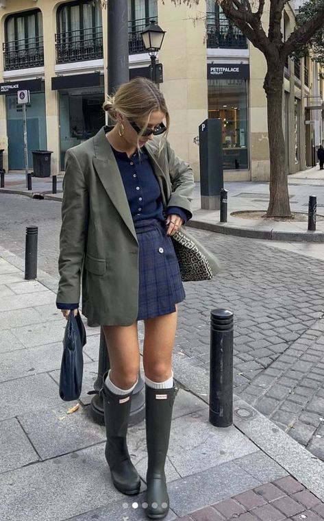 Hunter Wellies Outfit, Hunter Rain Boots Outfit, Wellies Outfit, Rain Boots Outfit, Rainboots Outfit, Rain Boot Outfit, Hunter Boots Outfit, Winter Boots Outfits, Fall Outfit Inspiration