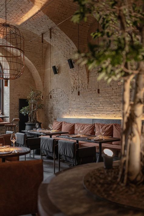 Bar Courtyard, Izakaya Bar, Japanese Izakaya, Restaurant Bathroom, Restaurant Seating, Wine House, Industrial Architecture, Banquette Seating, Bar Interior