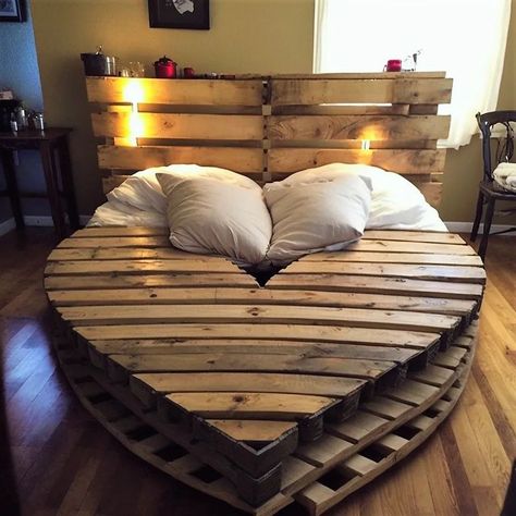 Diy Pallet Bed Ideas, Pallet Bed Ideas, Palette Bed, Bunk Beds Small Room, Pallet Bed Frame Diy, Pallet Bed Frame, Diy Pallet Bed, Pallet Furniture Designs, Pallet Beds