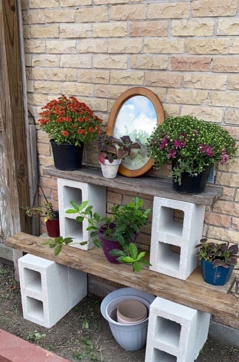 Outdoor Plant Shelf Ideas Diy, Diy Garden Shelves Outdoor, Cinder Block Porch Ideas, Diy Outdoor Shelves For Plants, Concrete Block Plant Stand, Patio Shelf Ideas, Cinder Block Shelves Outdoor, Outdoor Shelf Ideas, Garden Shelves Outdoor