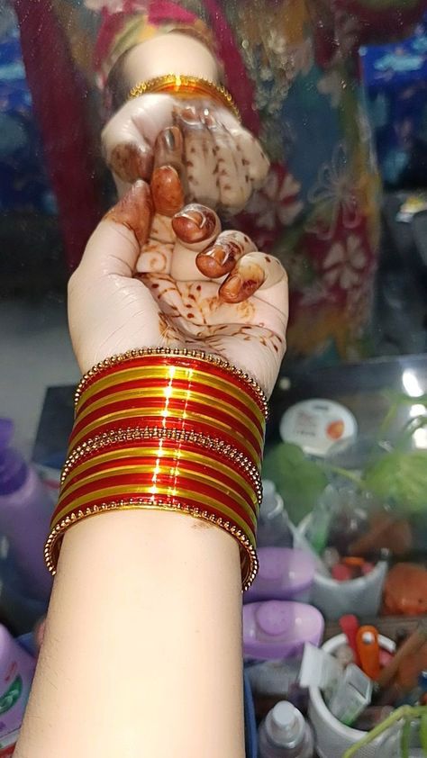 Bangles Hand Dp, Wedding Dress Pakistani, Mehndi Hands, Asian Wedding Dress Pakistani, Nandi Hills, Beauty Killer, Girly Swag, Dress Pakistani, Wedding Jewelry Sets Bridal Jewellery