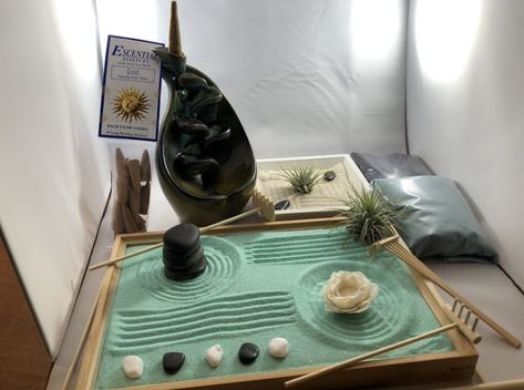 Ready to relax, refresh and refocus? Find out how easy it is to put together your own zen garden kit with these tips from Desktop Tranquility. Create an affordable and personal way to find moments of calm in any environment! Zen Garden Desktop, Desktop Zen Garden, Garden Kit, Water Gardens, Bonsai Garden, Garden Kits, Zen Garden, Water Garden, Put Together