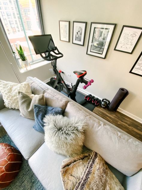 Small spaces. Not my photo. Peloton behind couch. #peloton Peloton Room Ideas, Peloton Room, Home Office And Gym, Living Room Workout, Workout Room Home, Behind Couch, Peloton Bike, Gym Room At Home, Guest Room Office