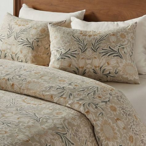 Modeled After Designs From Britain's Arts & Crafts Movement Of The Late 19th Century, Our Rosalie Botanical Print Duvet Exhibits The Same Whimsy As The Floral Patterns That Came To Define The Era. Master Bedrooms Bedding Ideas, Luxury Bedding Ideas, Forrest Creek, King Bedding Ideas, Queen Duvet Cover Sets, Bedding Photography, Pretty Duvet Covers, Grandma House, Bedroom Bedding Sets