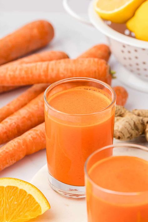 Carrot Orange Juice Orange Carrot Juice, Fresh Turmeric Root, Spicy Carrots, Turmeric Juice, Collagen Recipes, Turmeric Recipes, Healthy Bars, Detox Juice Recipes, Smoothies Recipes