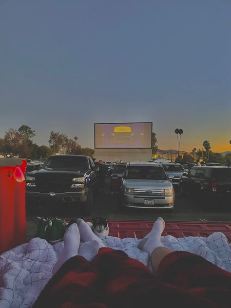 Drive In Movie Aesthetic, Couples Movie Night, Couples Cinema, Truck Bed Date, Movie Theater Aesthetic, Drive In Cinema, Cinema Date, Dream Dates, Drive In Movie Theater