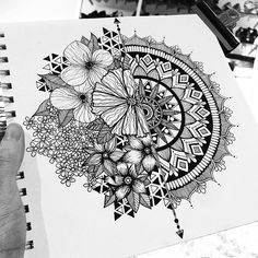 Half flowers & half  Half flowers & half mandala is Simple Mandala Tattoo, Mandala Nature, Maching Tattoos, Floral Mandala Tattoo, Kunst Tattoos, Mandalas Drawing, Design Mandala, Mandalas Design, Doodle Art Drawing