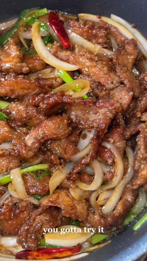 Mongolian Beef Stir Fry, Wok Recipes, Homemade Chinese Food, Sweet And Spicy Sauce, Chinese Cooking Recipes, Mongolian Beef, Easy Chinese Recipes, Beef Stir Fry, Chinese Cooking