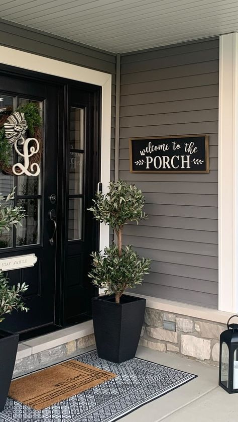 Small Outdoor Front Entryway Ideas, Plants On Front Porch Entrance, Front Yard And Porch Ideas, Plants For Entryway, Front Pouch Ideas, Front Porch Decor Black Door, Welcoming Front Porch Ideas, Front Porch Stoop Ideas, Front Porch Rug Layering Farmhouse