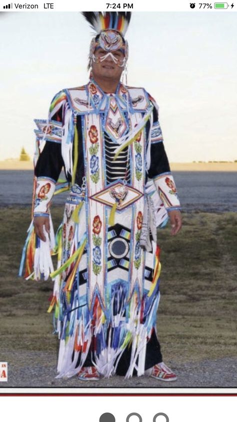 Grass Dance Regalia, Grass Dance Outfits, American Indian Quotes, American Indian Artwork, Native American Dance, Apache Indian, American Indian Tattoos, Jingle Dress, Native American Regalia