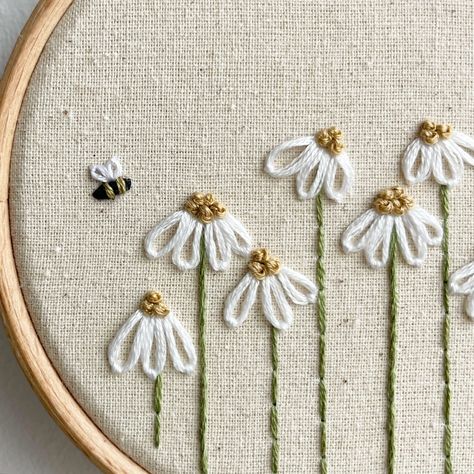 Simple but effective 🐝 #floralembroiderydesigns #floralembroidery #handembroidery #dmcthreads #dmcembroidery #simplestitches #embroideryinspo #shropshireartist Cute Hand Embroidery Designs Simple, Animal Embroidery Simple, Simple Embroidery Flowers, Embroidery Animals, Mixed Media Textile Art, Embroidery Stitches Beginner, Cushion Embroidery, Simple Embroidery Designs, Diy Embroidery Designs