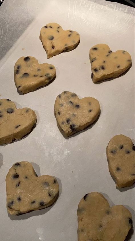 Homemade Cookies Aesthetic, Making Cookies Aesthetic, Cookies Astethic, Cookie Aesthetic, Aesthetic Cookies, Cookies Heart, Cookies Aesthetic, Heart Shaped Cookie, Heart Shaped Food