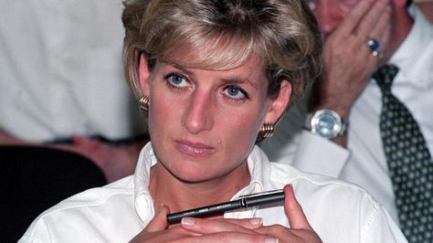 Een brief van de Britse prins Philip is opgedoken bij een veiling, waarin geschreven wordt over de dood van prinses Diana. Prins Philip, Prins Charles, Prins William, Prins Harry, Princess Diana Photos, Prinz Harry, Camilla Parker Bowles, Princes Diana, Lady Diana Spencer