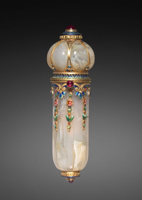 Perfume Versace, Bottle Images, Perfume Bottle Art, Perfume Reviews, Beautiful Perfume Bottle, Antique Perfume Bottles, Killarney, Beautiful Perfume, Cleveland Museum Of Art