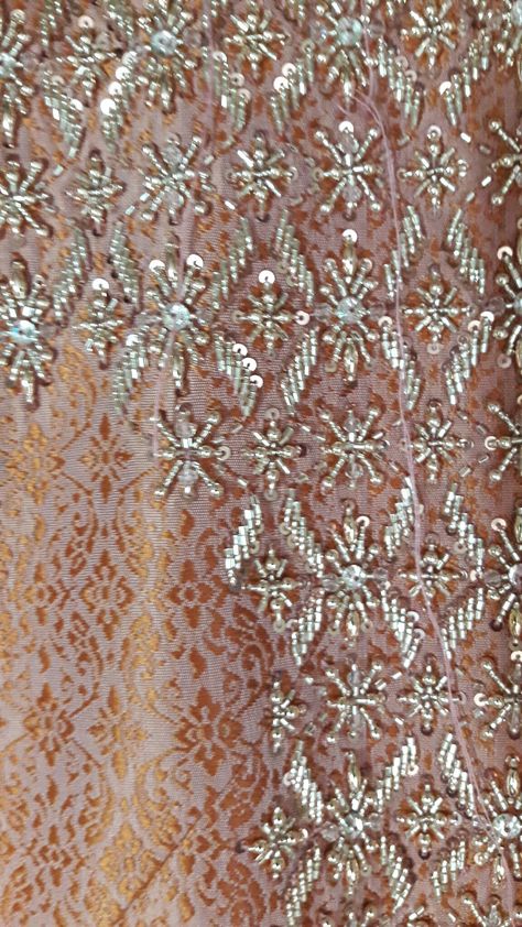 Brocade Embroidery, Haute Couture Embroidery, Embroidery Fashion Detail, Hand Beaded Embroidery, Fabric Paint Designs, Beadwork Embroidery, Beads Work, Hand Embroidery Videos, Couture Embroidery