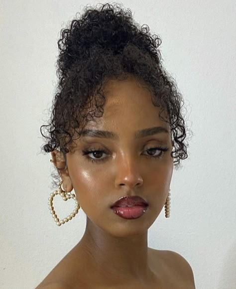 Amanda Khamkaew, Woods Outfit, Brown Girls Makeup, Makeup For Black Women, Glam Makeup, Girls Makeup, Pretty Makeup, Black Girls Hairstyles, Brown Skin