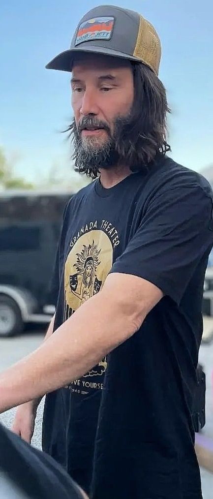 Keanu Reeves Body, Keanu Reeves Beard, Keanu Reeves News, Keanu Reeves Pictures, Keanu Reeves Life, Keanu Reeves John Wick, Good Evening Greetings, Selena Gomez Photos, Keanu Charles Reeves