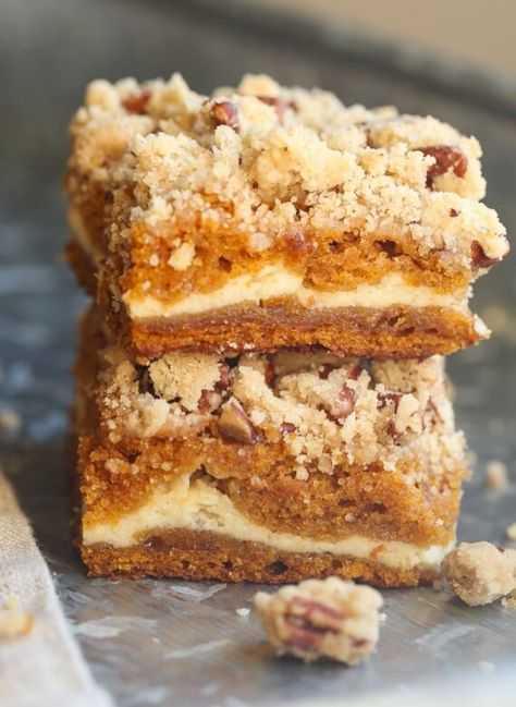 Praline Bars, Pumpkin Cake Filling, Crockpot Macaroni, Pumpkin Cream Cheese Bars, Pumpkin Praline, Cheesecake Bars Easy, Cream Cheese Bars, Pumpkin Cheesecake Bars, Fall Desserts Easy