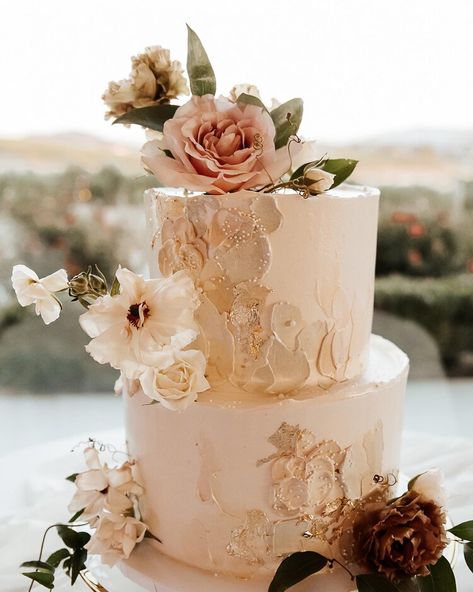 2 Tier Wedding Cake Buttercream, Wedding Cake Beige, Beige Wedding Cake, Winery Wedding Cake, Antique Wedding Cake, Beige Cake, Champagne Wedding Cakes, Orange Wedding Cake, 2 Tier Wedding Cakes